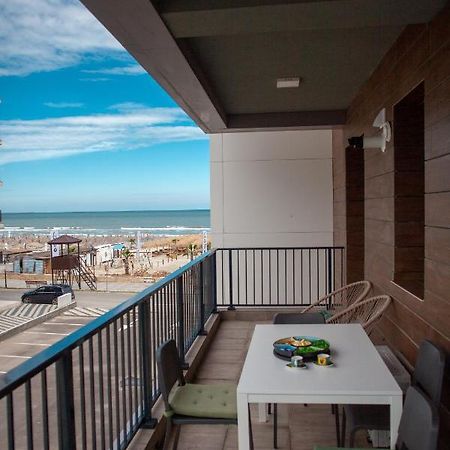 Green Apartament Near The Beach นาโวดาริ ภายนอก รูปภาพ
