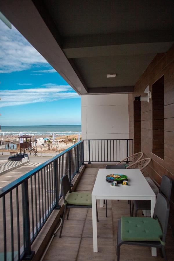 Green Apartament Near The Beach นาโวดาริ ภายนอก รูปภาพ